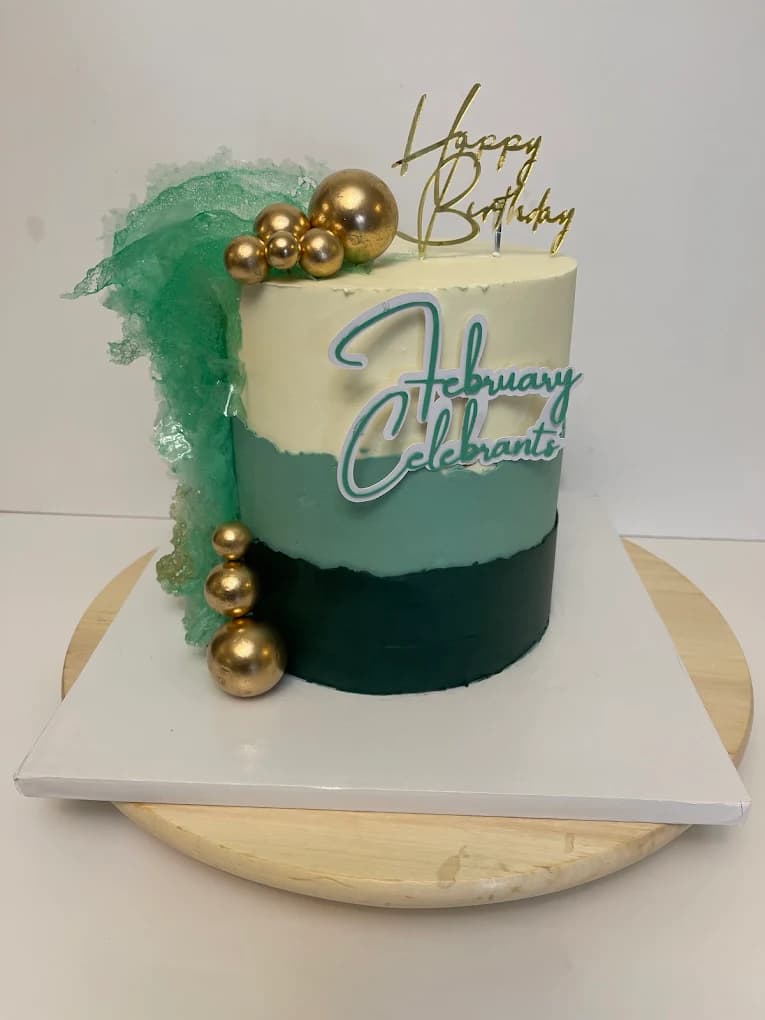 Custom cake by Abi, example 1
