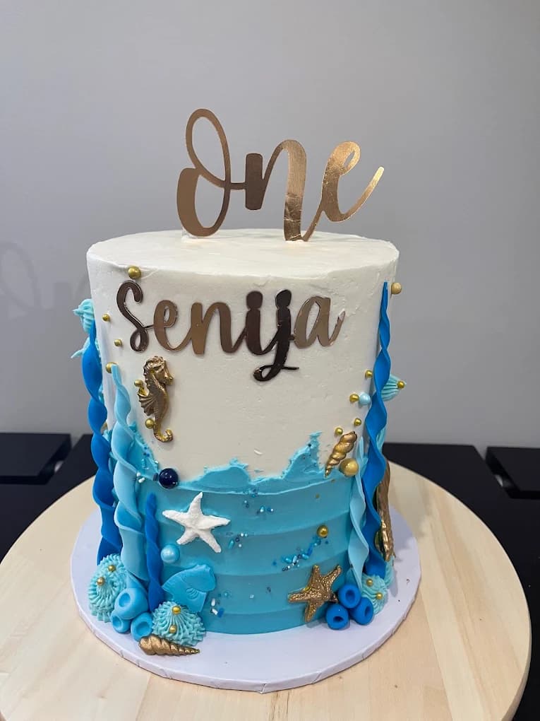Custom cake by Abi, example 2