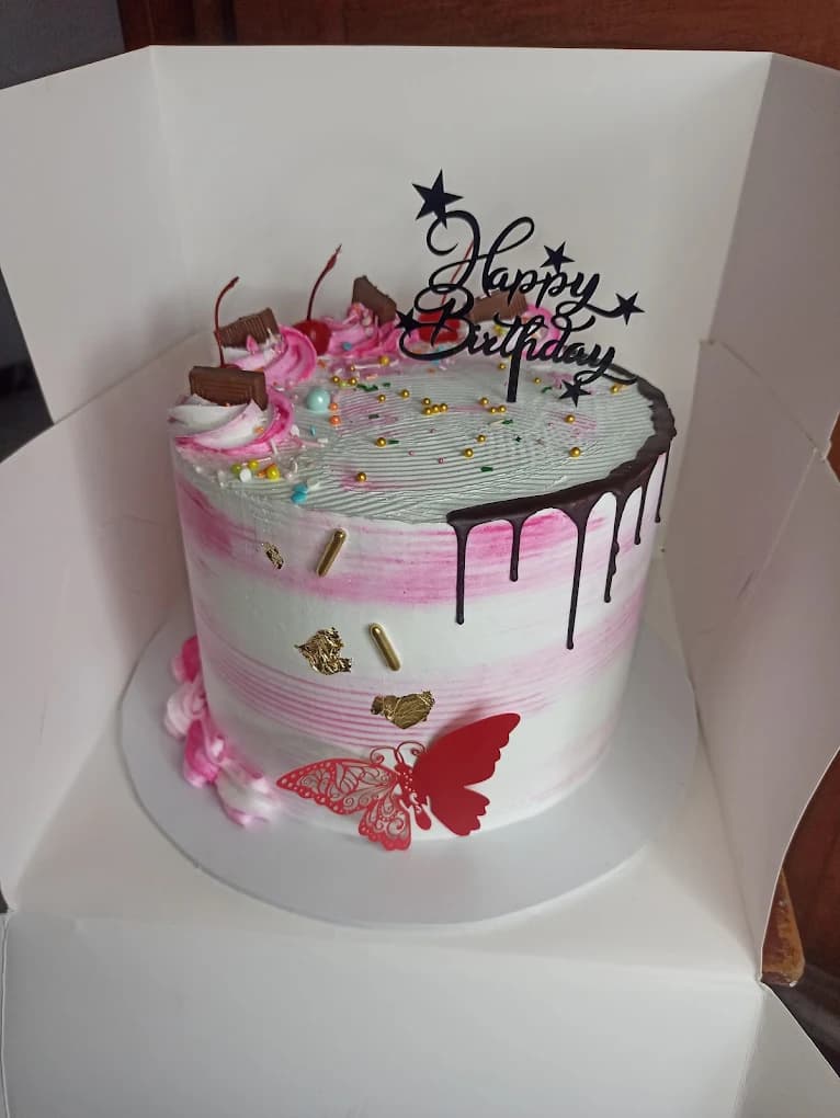 Custom cake by Abi, example 6