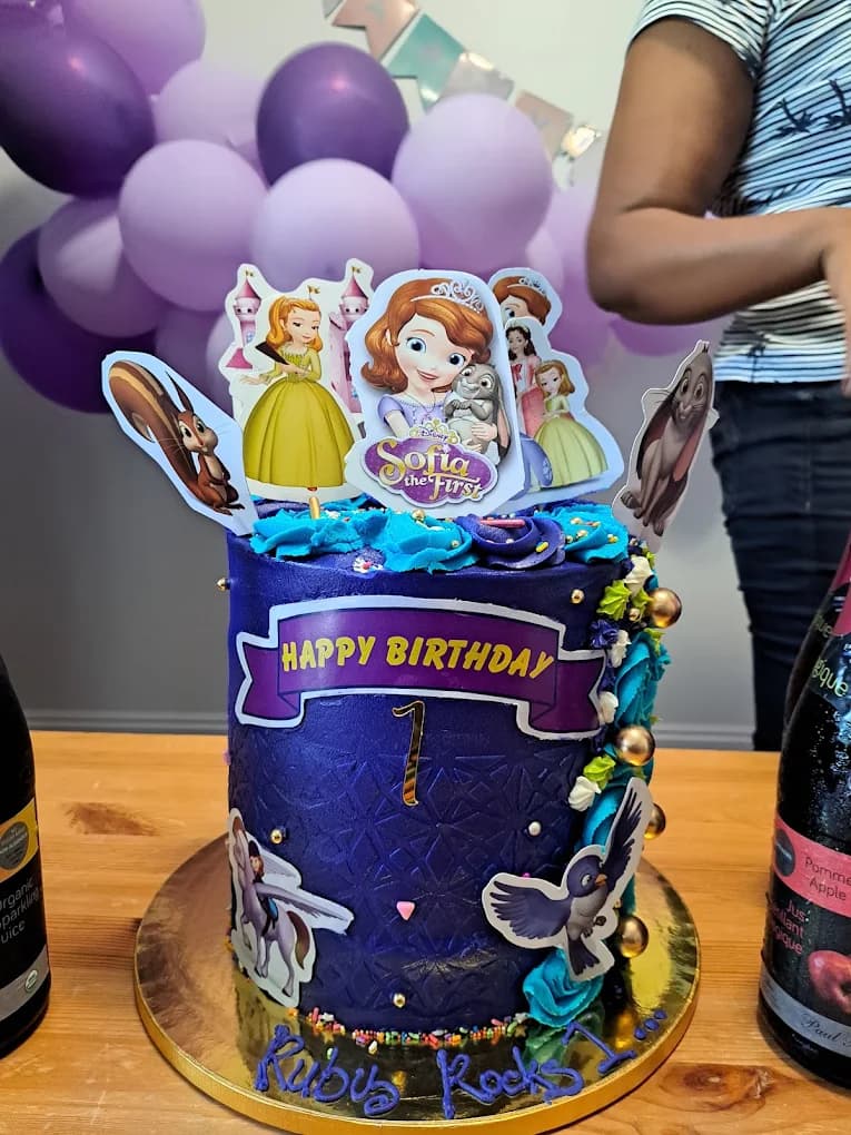 Custom cake by Abi, example 10